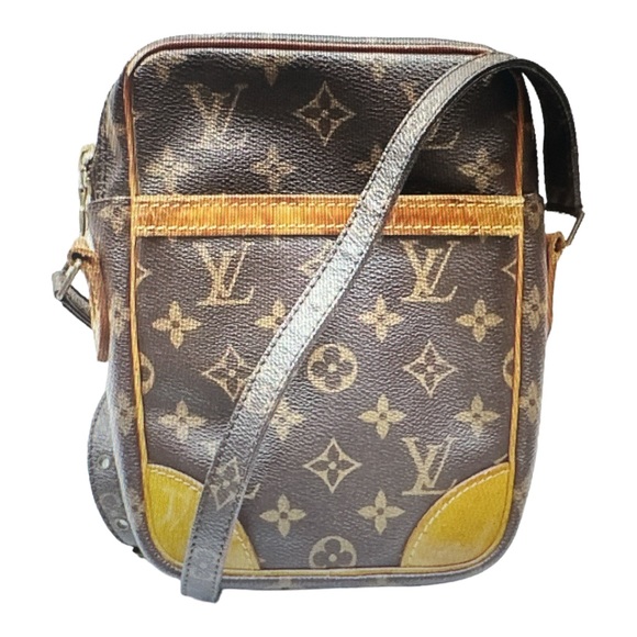 Louis Vuitton Vintage Danube Monogram Shoulder or Crossbody Bag Unisex - Picture 8 of 15